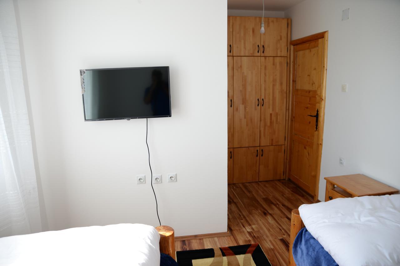 Motel Nacionalni Restoran Ognjiste Koruge Eksteriør billede